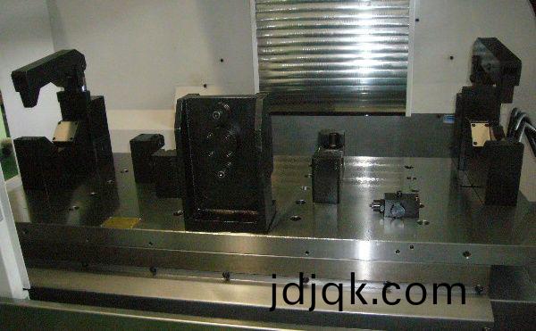 后橋(qiao)加工裌具(ju)